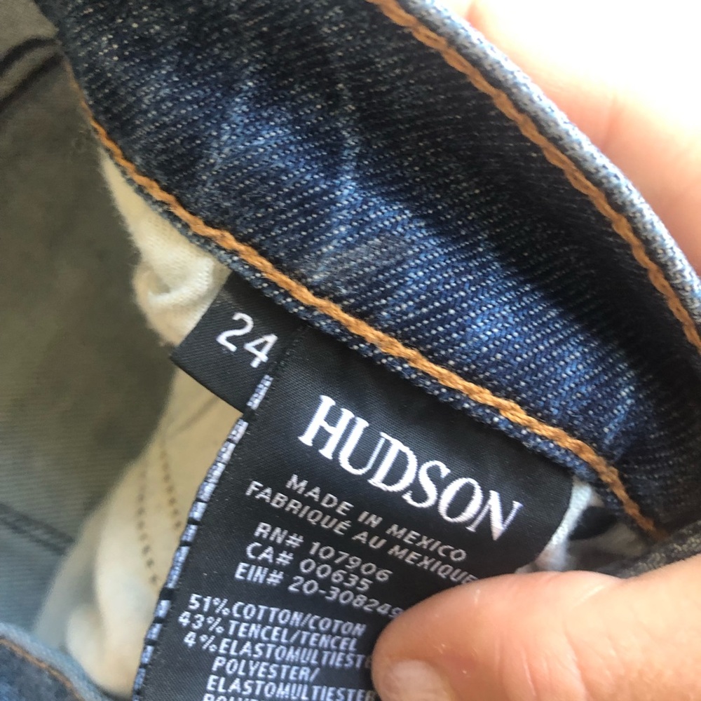Distressed Hudson jeans - Picture 3 of 4